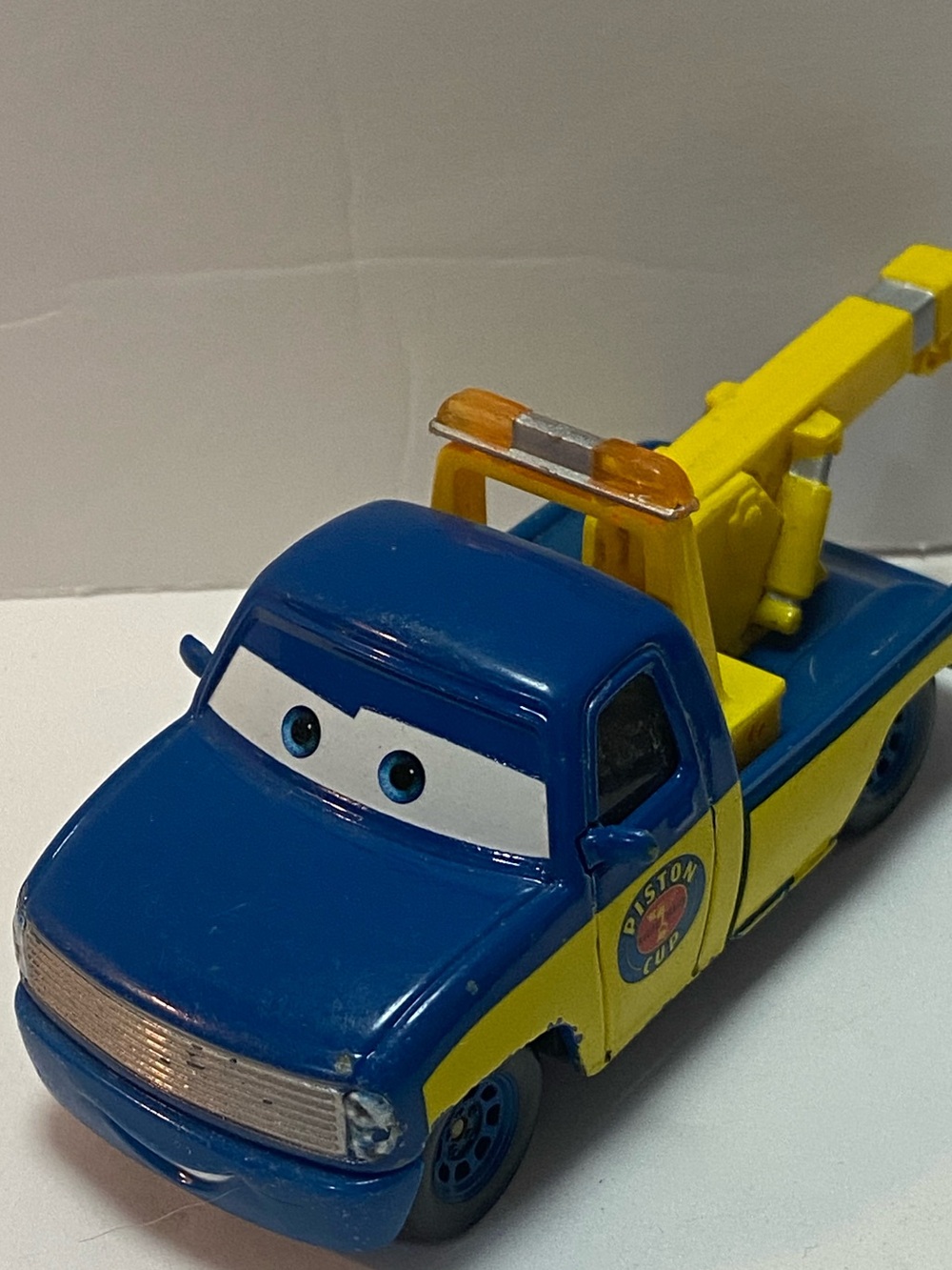 DISNEY PIXAR CARS 1 2 3 TOM PISTON CUP RACE TOW TRUCK BLUE & YELLOW 1:55 DIECAST
